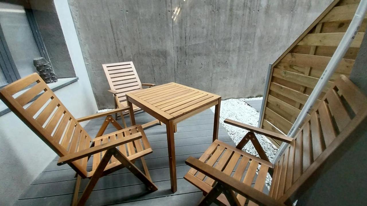 Peaceful Basement Apartment With Terrace & Free Gym Budapest Exteriör bild