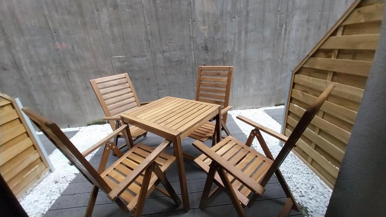 Peaceful Basement Apartment With Terrace & Free Gym Budapest Exteriör bild