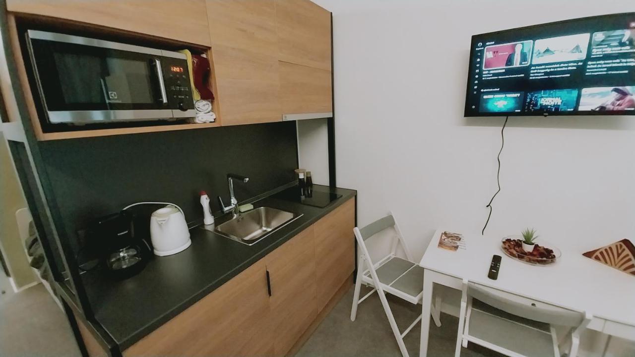 Peaceful Basement Apartment With Terrace & Free Gym Budapest Exteriör bild