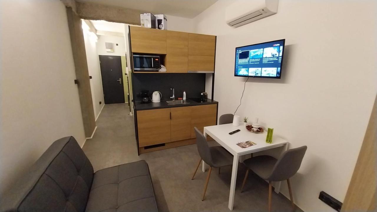 Peaceful Basement Apartment With Terrace & Free Gym Budapest Exteriör bild