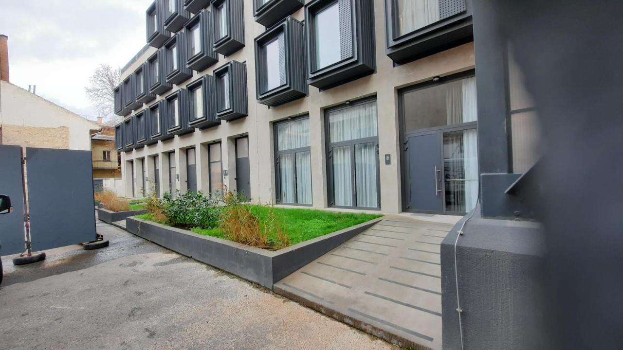Peaceful Basement Apartment With Terrace & Free Gym Budapest Exteriör bild