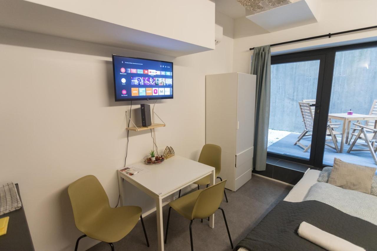 Peaceful Basement Apartment With Terrace & Free Gym Budapest Exteriör bild