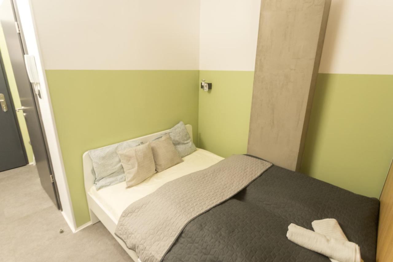 Peaceful Basement Apartment With Terrace & Free Gym Budapest Exteriör bild