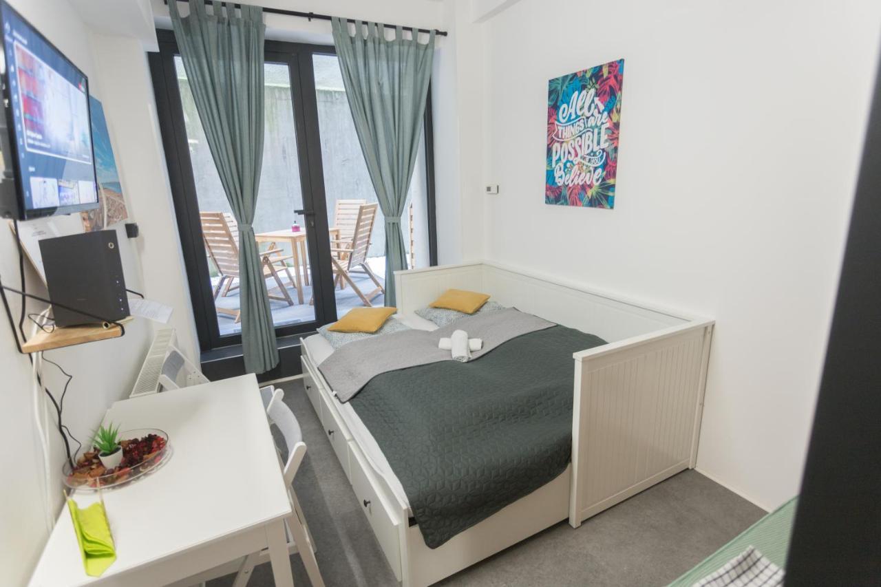 Peaceful Basement Apartment With Terrace & Free Gym Budapest Exteriör bild