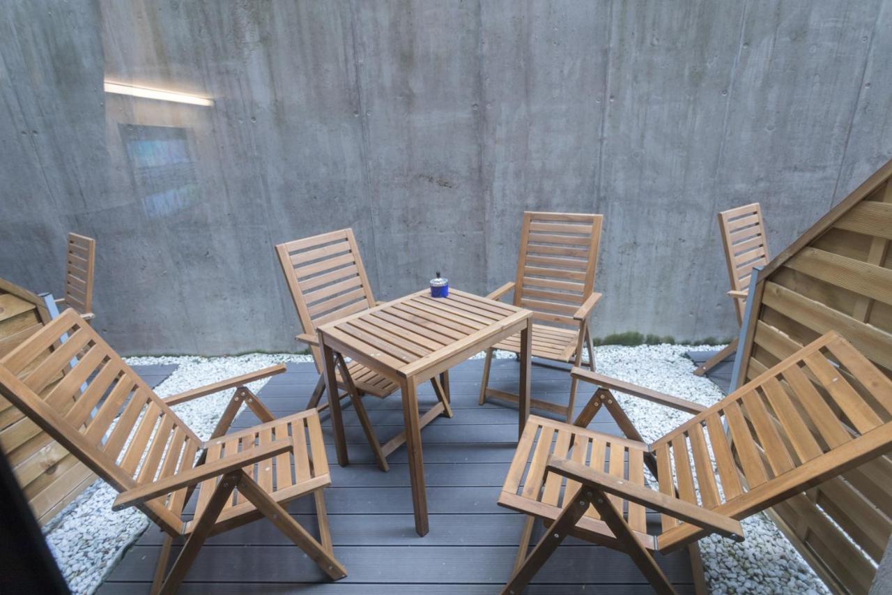 Peaceful Basement Apartment With Terrace & Free Gym Budapest Exteriör bild